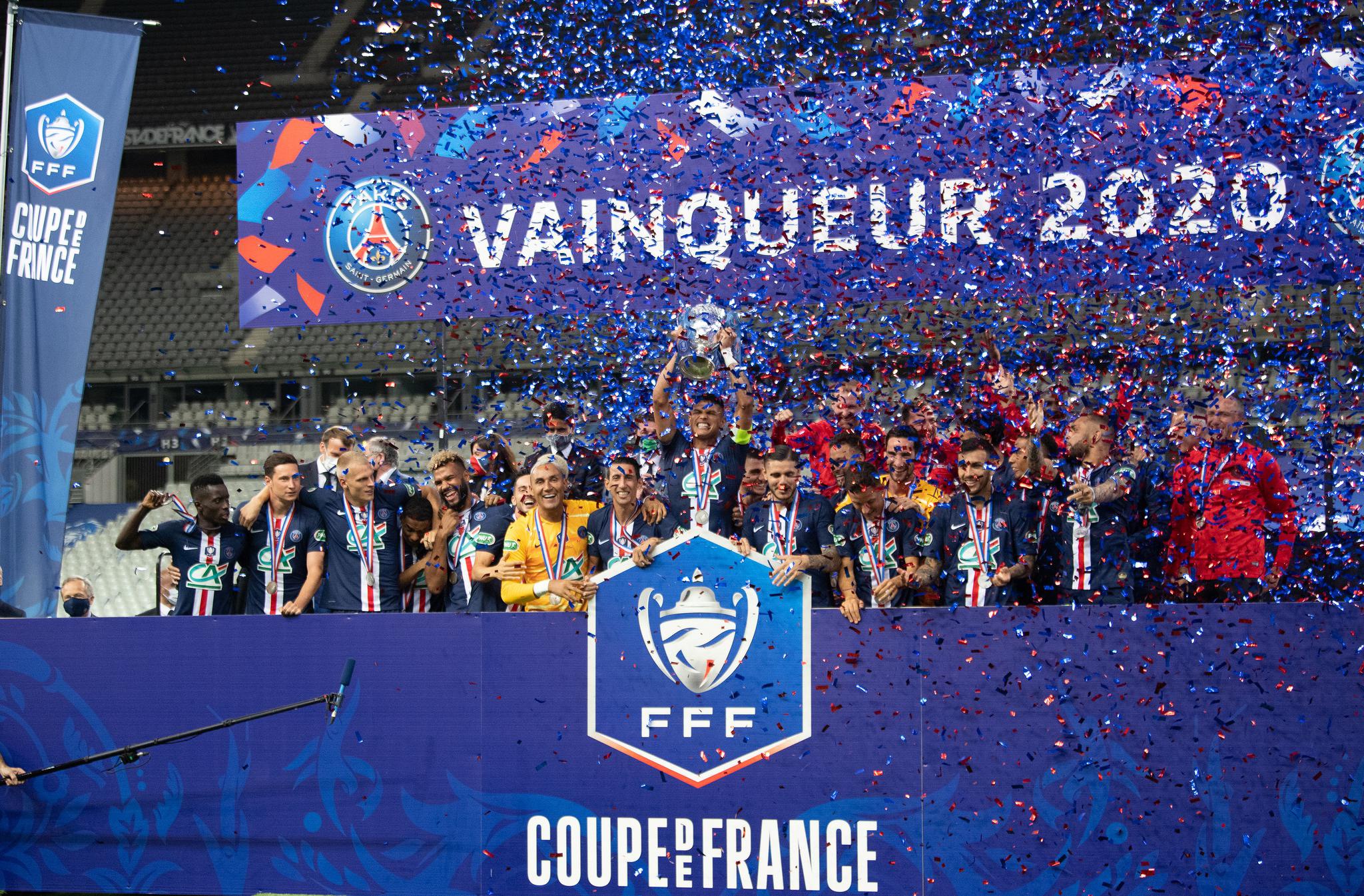 法国杯决赛大巴黎击败圣埃蒂安加冕双冠王姆巴佩伤退