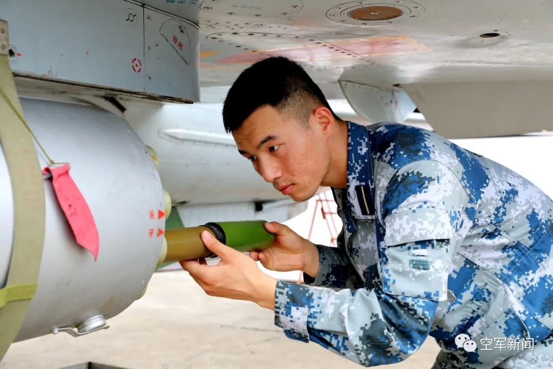 真枪实弹!空军军校学子的"毕业大考"就这么硬核