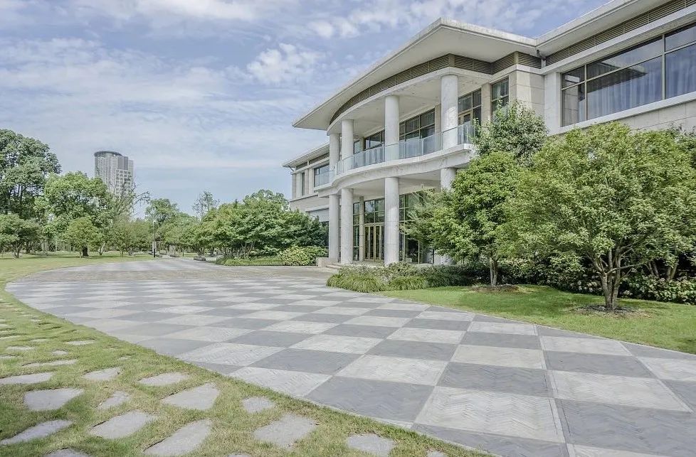 重磅来袭首期10万起买青岛洋房