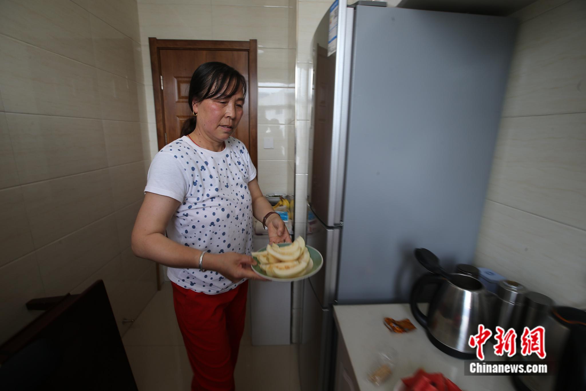 这位54岁农妇的工作是"给人送终" 她说:这是个良心活|张云|老人|保姆