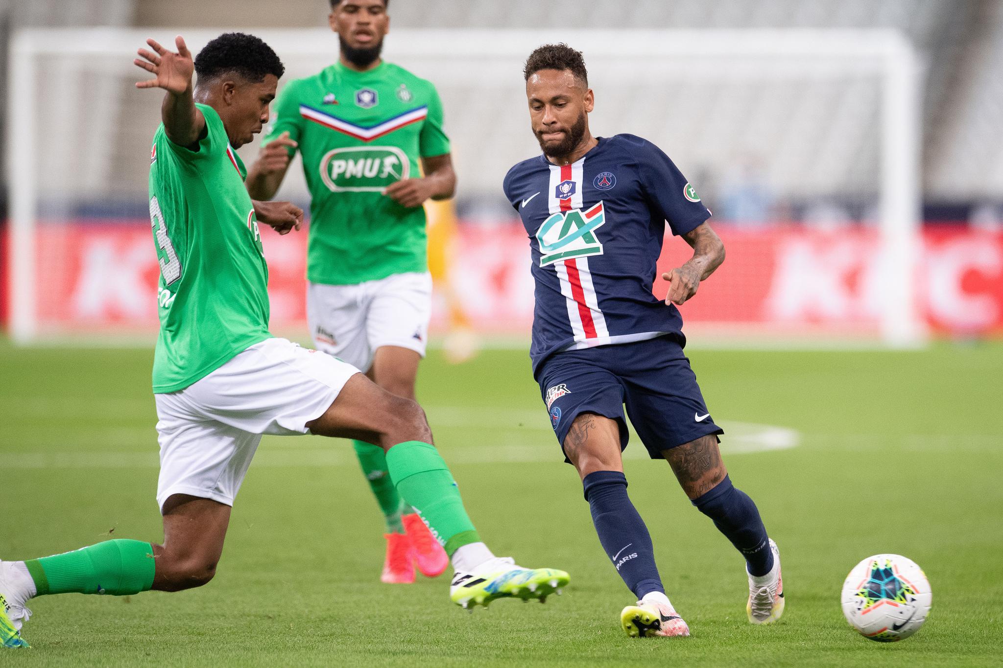 记者拍摄的法兰西体育场内的法国杯决赛现场.新华社发