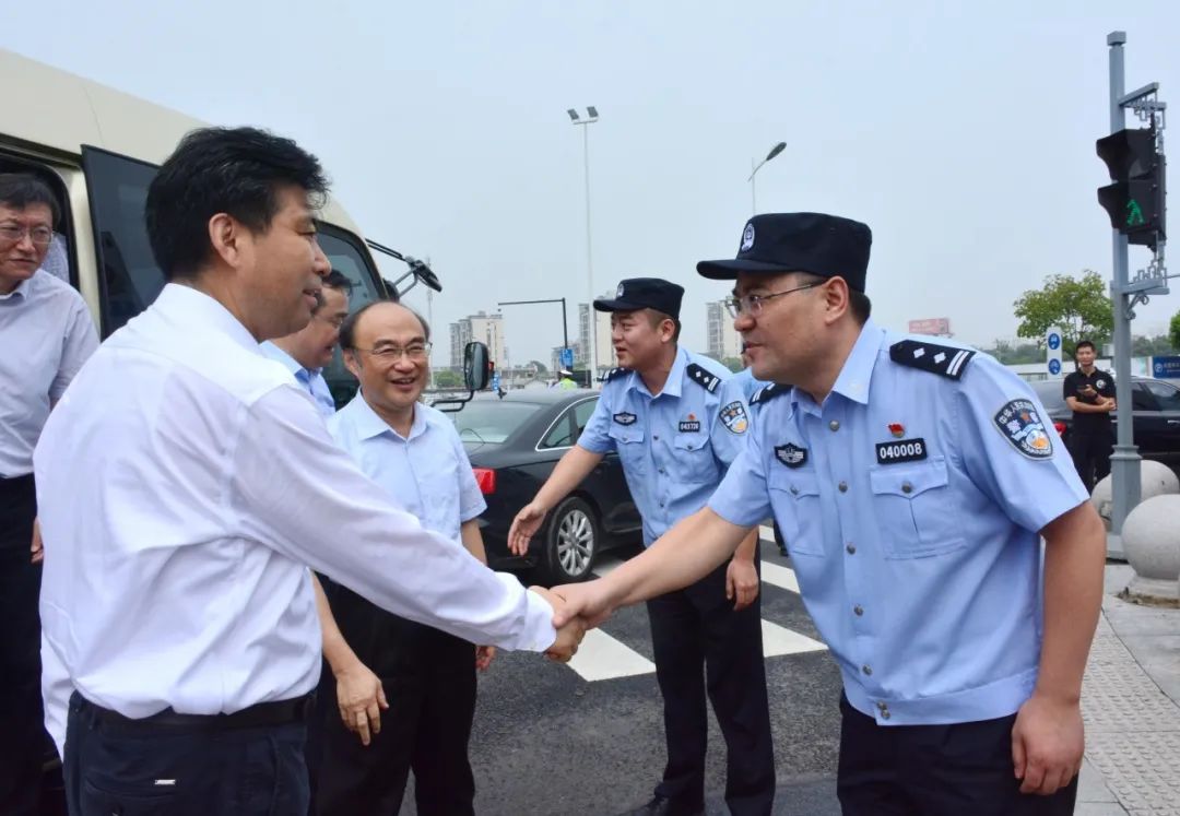 江苏省人大领导调研辅警立法工作