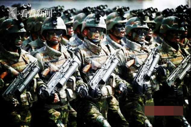 朝鲜特种部队功臣胸前别着"白头山"手枪