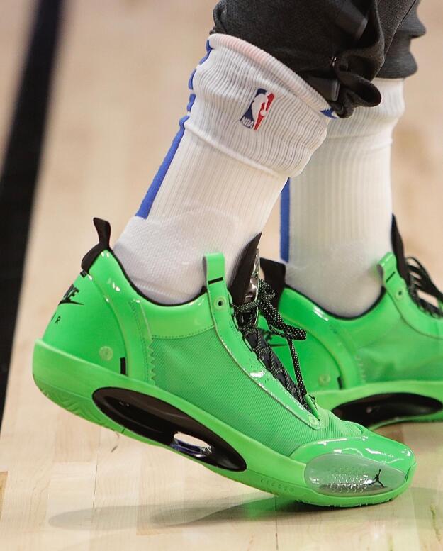 东契奇今天穿的绿色aj34lows好骚气