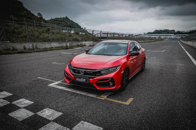 试驾全新思域Hatchback：连TA的“呼吸”都令人着迷