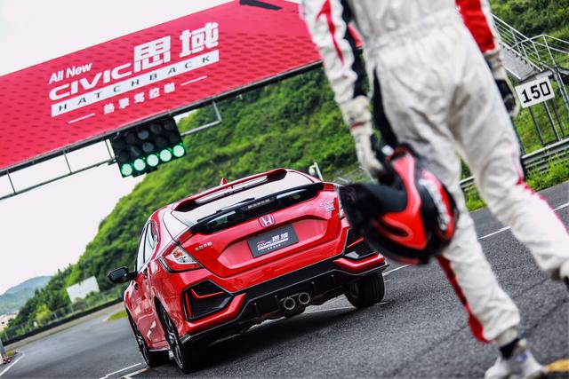 试驾全新思域Hatchback：连TA的“呼吸”都令人着迷