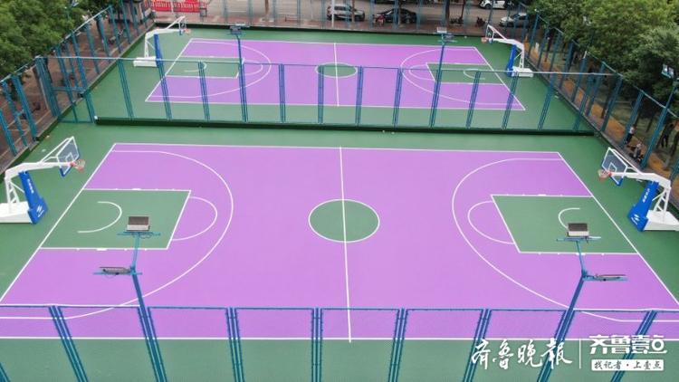 山东省体育中心篮球公园篮球场完成升级紫绿配色让人眼前一亮
