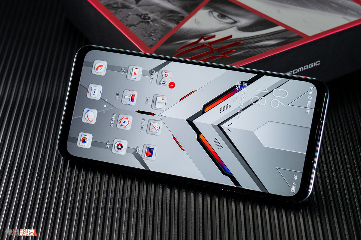 红魔5s游戏手机图赏深邃灵动的冰风银翼