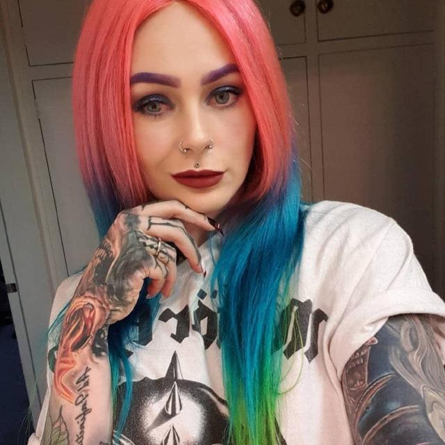 澳洲女医生穿清凉装又纹身,抗议对医护女性的形象偏见,获赞无数