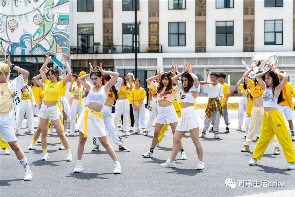 燃爆夏日!广州超劲百人街舞快闪!一take过精彩爆棚!