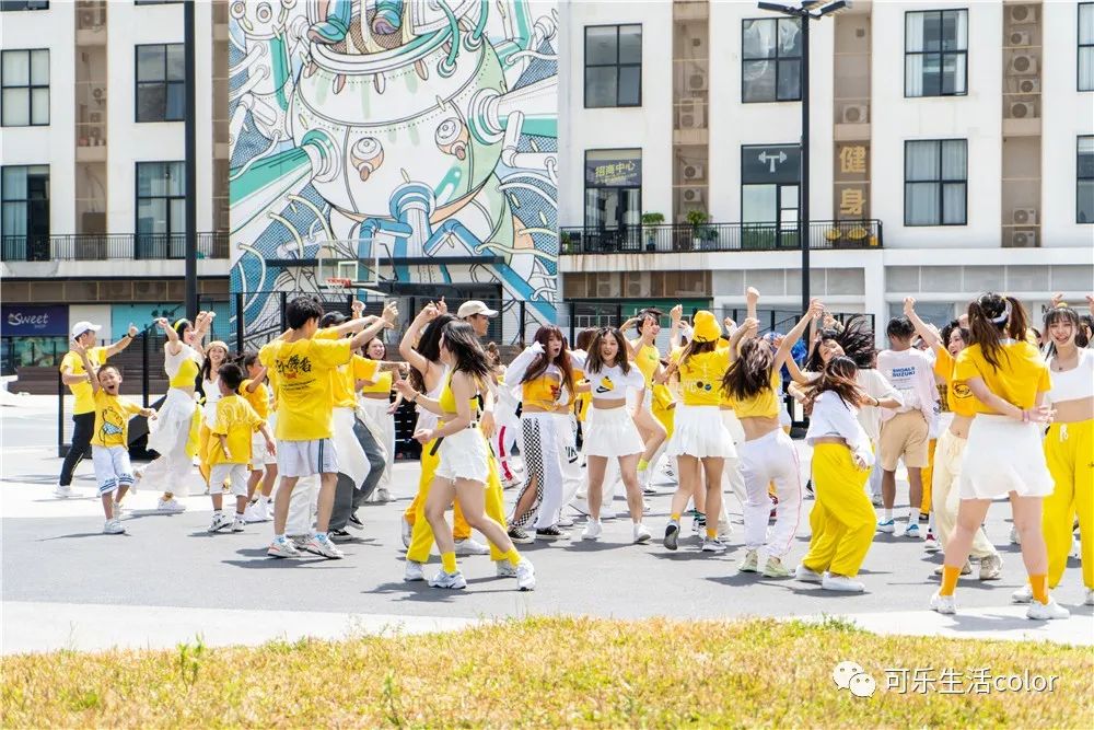 燃爆夏日广州超劲百人街舞快闪一take过精彩爆棚