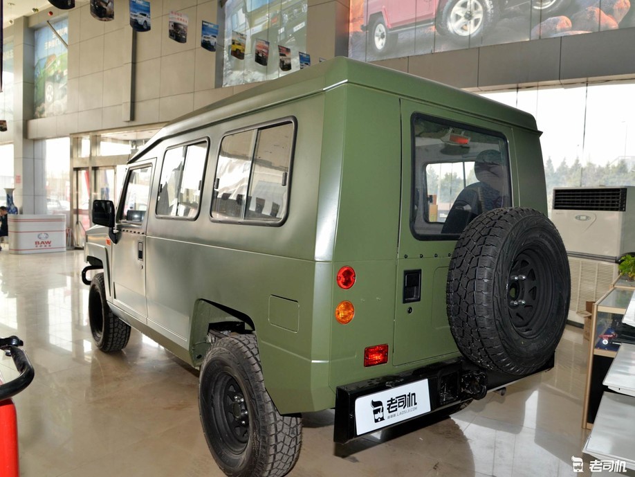 一起去军训 小哥带你看北汽制造勇士-新浪汽车