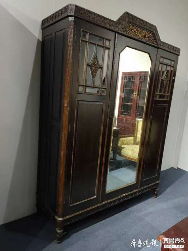 民国时期柚木三门大衣柜