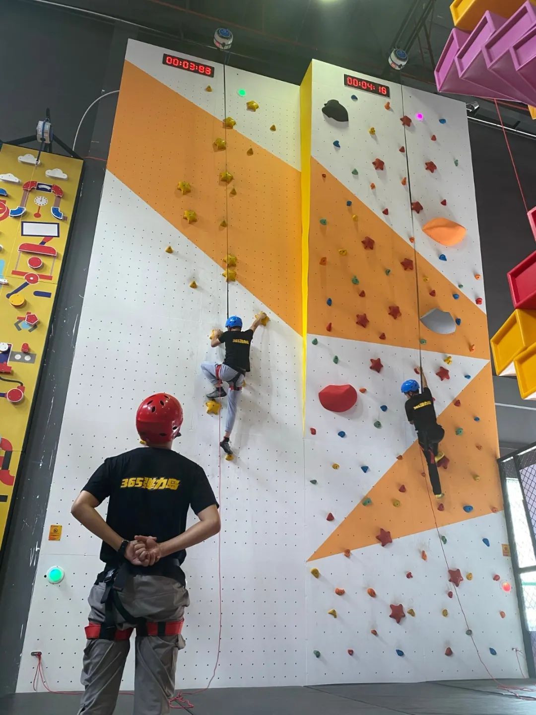 龙岗宝龙门票5000㎡超大蹦床馆299元抢178元365弹力岛蹦床公园单人票1