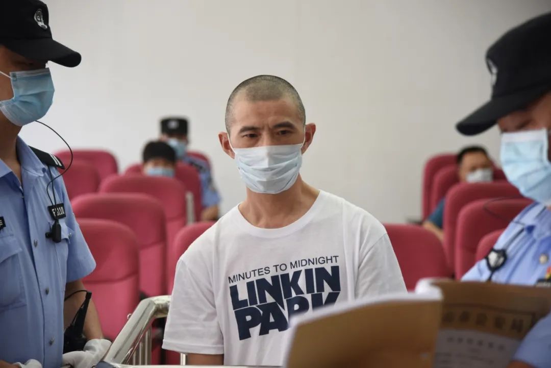 太残暴!男子刑满释放当晚,残杀前岳父母