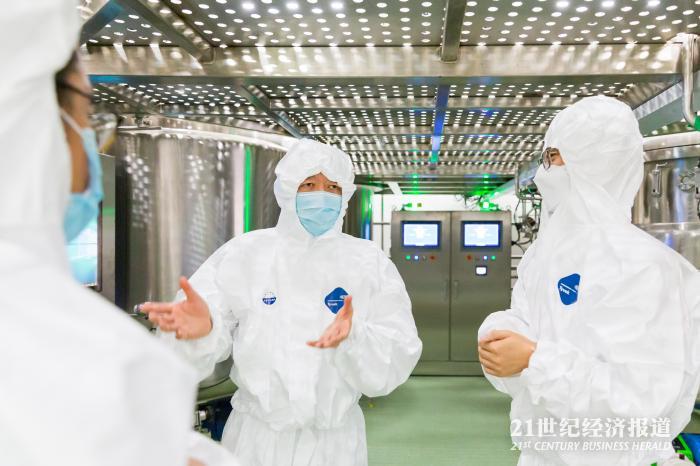 图:工信部副部长王江平调研疫苗生产情况,图源:北京科兴中维生物技术有限公司