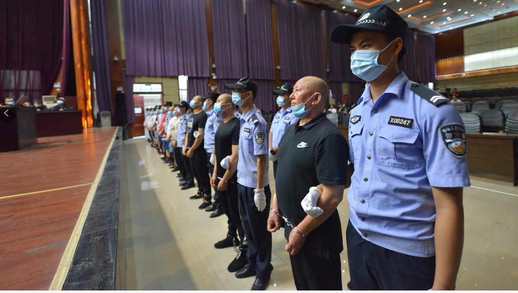 或相关业务公司及人员形成心理强制,威慑,被迫退出丹棱县营运车市场