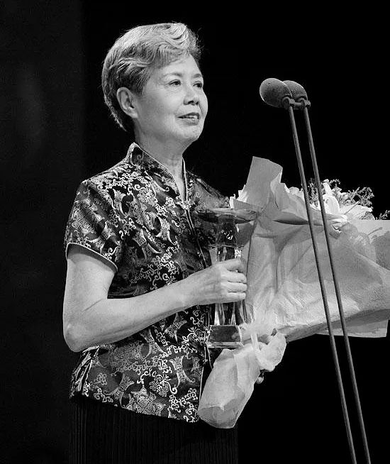 中国第一位电视播音员,第一位电视节目主持人沈力,因病于7月28日在