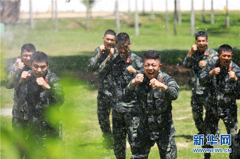 海南三亚:武警官兵苦练本领迎"八一"