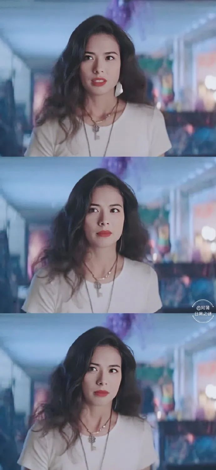 英气又妩媚红唇大波浪的叶芳华好漂亮