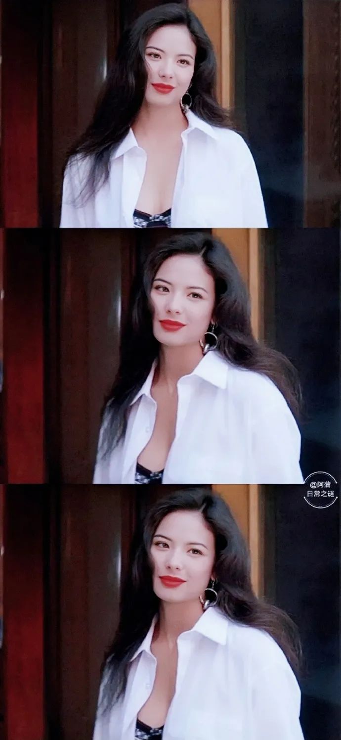 英气又妩媚红唇大波浪的叶芳华好漂亮