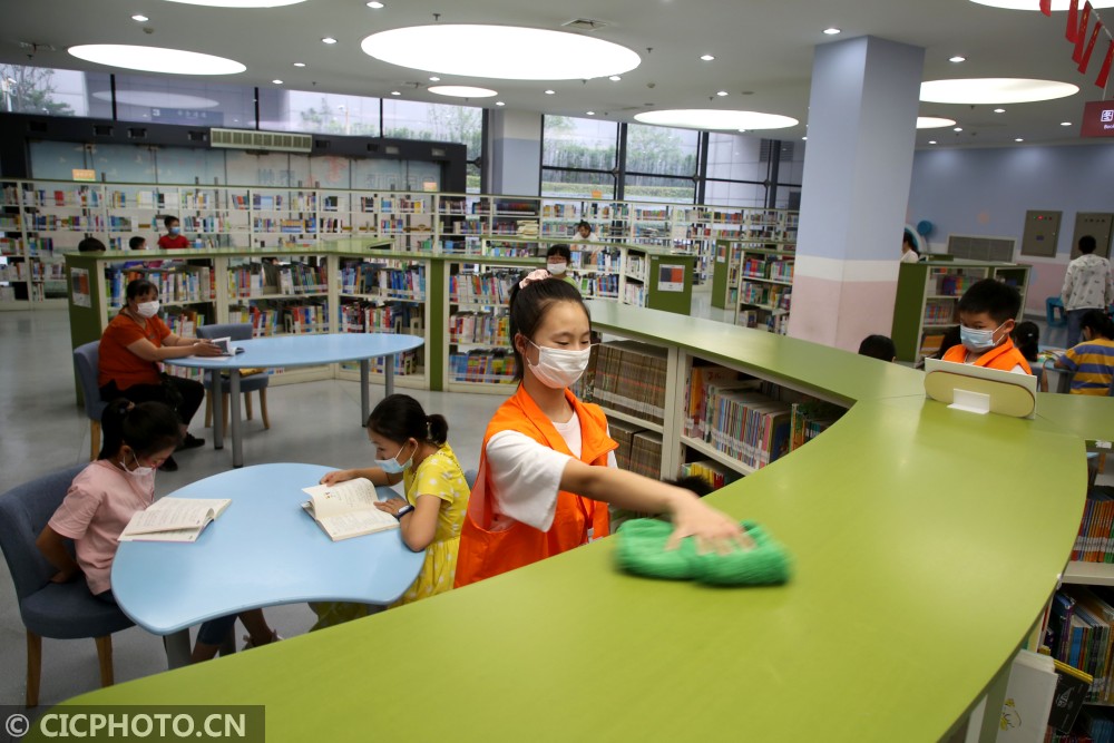 江苏泰州:"我是小小图书管理员"