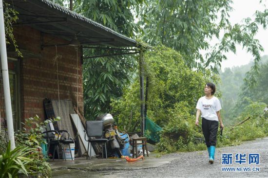 重庆永川：雨中逆行者 守护百姓安全的地质灾害监测员