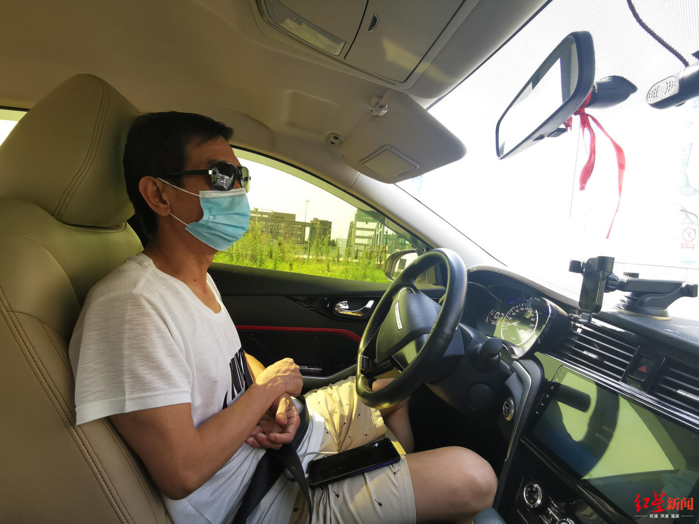 滴滴师傅车内贴提示请"抗疫英雄"免费乘坐 网友:成都这座城太暖心