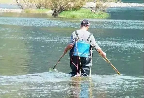 禁渔期最后一天违法电鱼广西男子不慎触电身亡