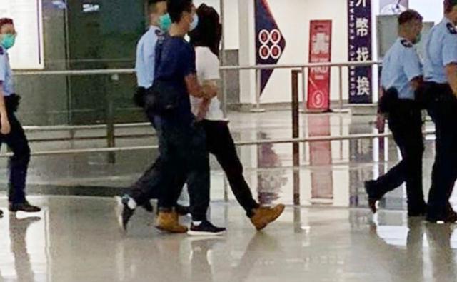 涉嫌用利器刺伤警员的香港外子在机场被警方拘捕