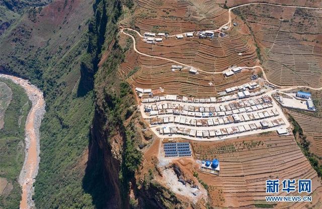 这是西溪河峡谷边的四川省金阳县老寨子村集中安置点(6月4日摄,无人机