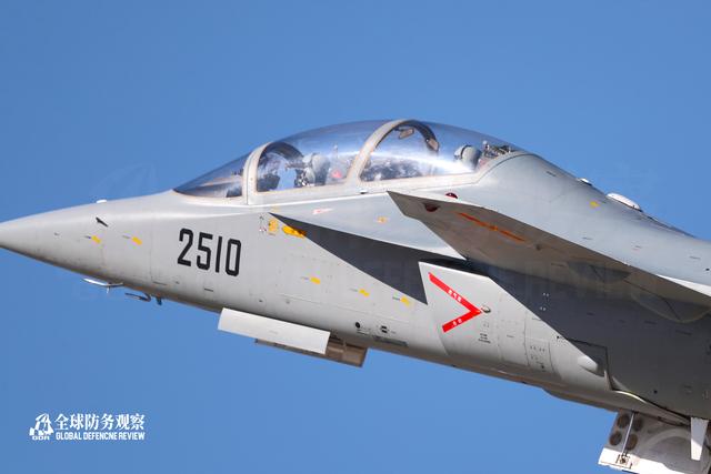 外形威武大气颜值高,国产教10教练机用途广泛,兼具备攻击机功能