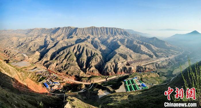 甘肃东乡“黄土坡”建“桃花源地” 引“烟火气”纾困脱贫