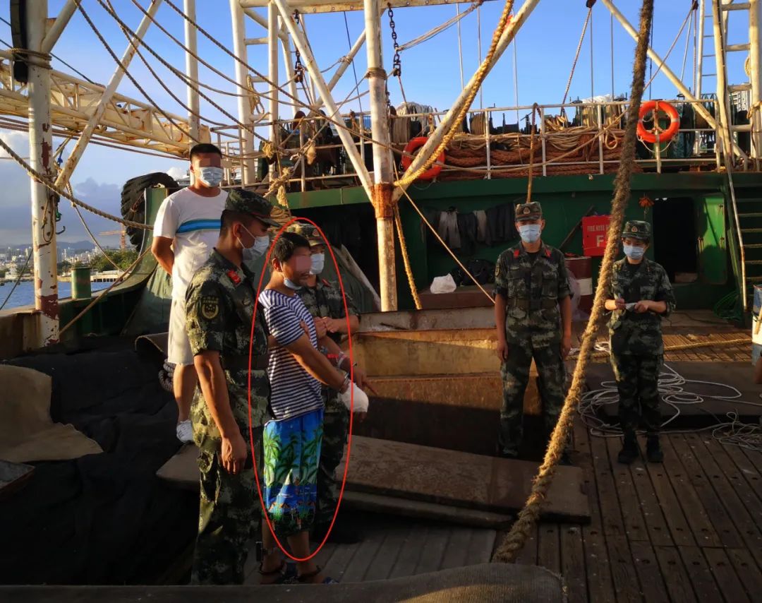 犯罪嫌疑人杨某指认现场据了解,犯罪嫌疑人杨某因涉嫌故意杀人罪被