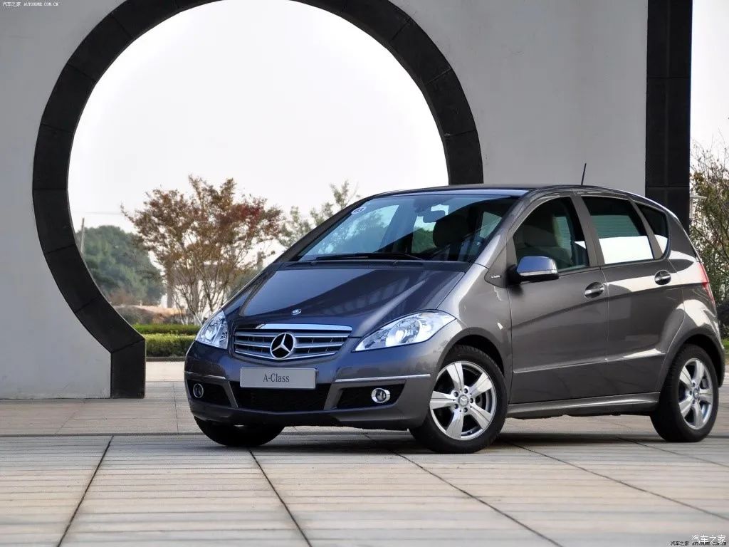 双10.25英寸屏 可选64色氛围灯,22万买加长奔驰,新车!