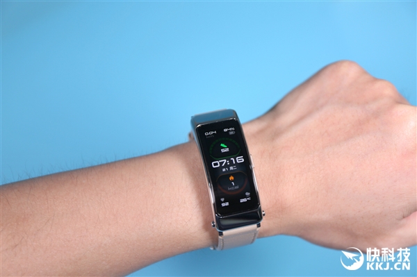 升级3d弧面柔性屏华为手环b6时尚版开箱图赏