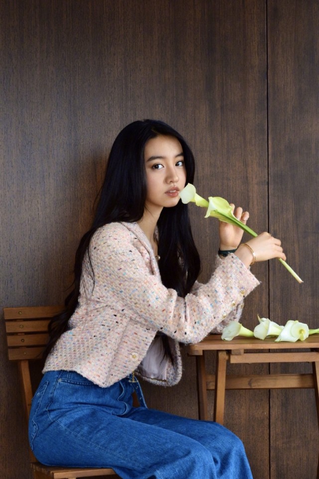 木村拓哉女儿木村光希晒照无袖背心配高腰牛仔裤高颜值太像爸