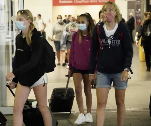 英专家：第二波新冠疫情有很大不同 年轻人可能面临更大风险休闲区蓝鸢梦想 - Www.slyday.coM