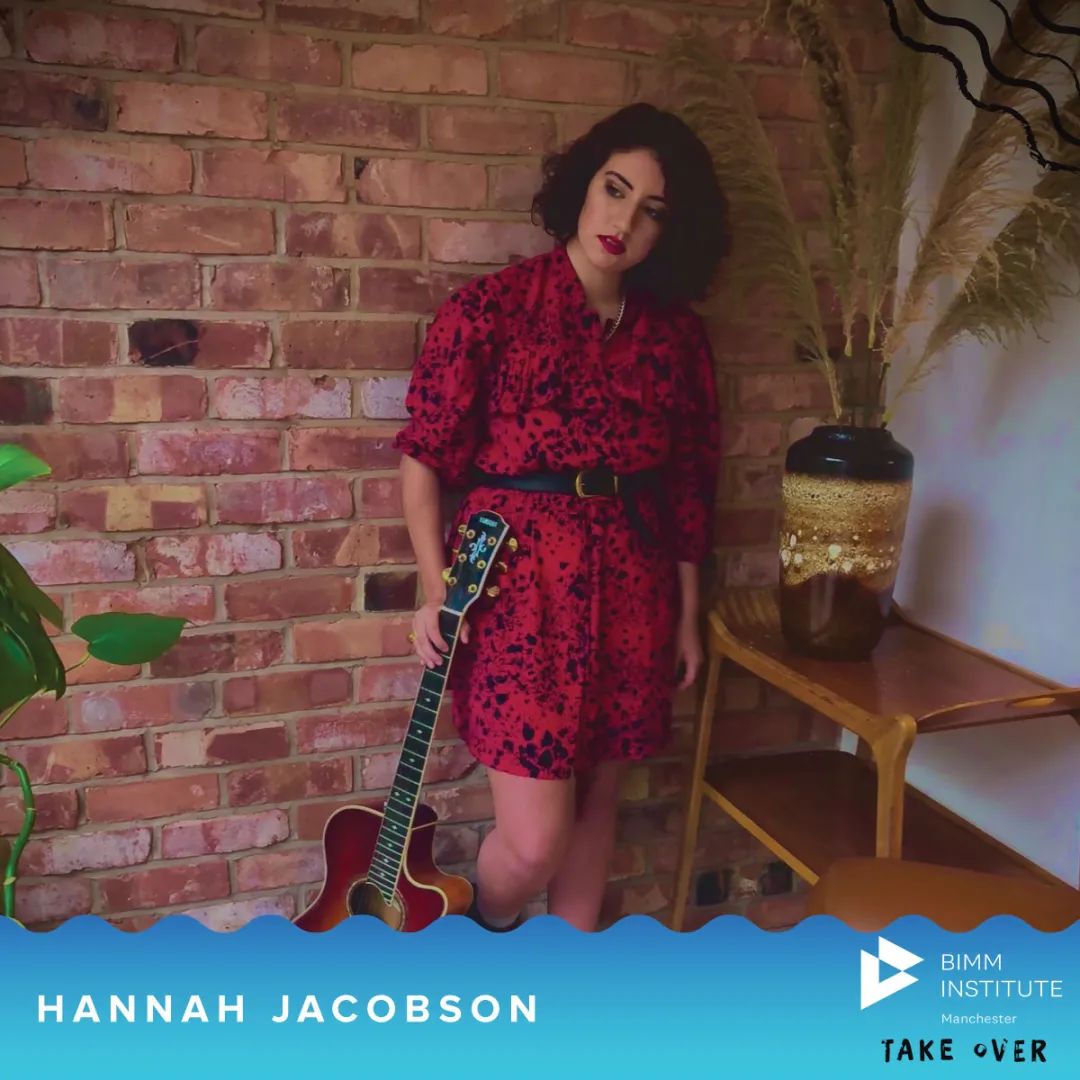 她优雅的声音酷似amy whinehouse.