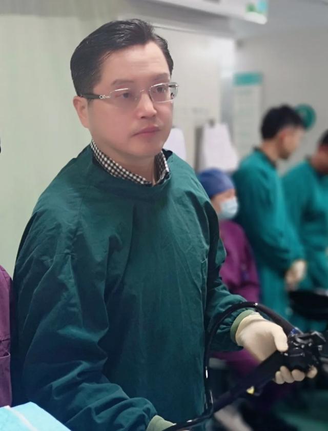 浙大一院消化内科消化内镜中心主任医师季峰(医院供图)