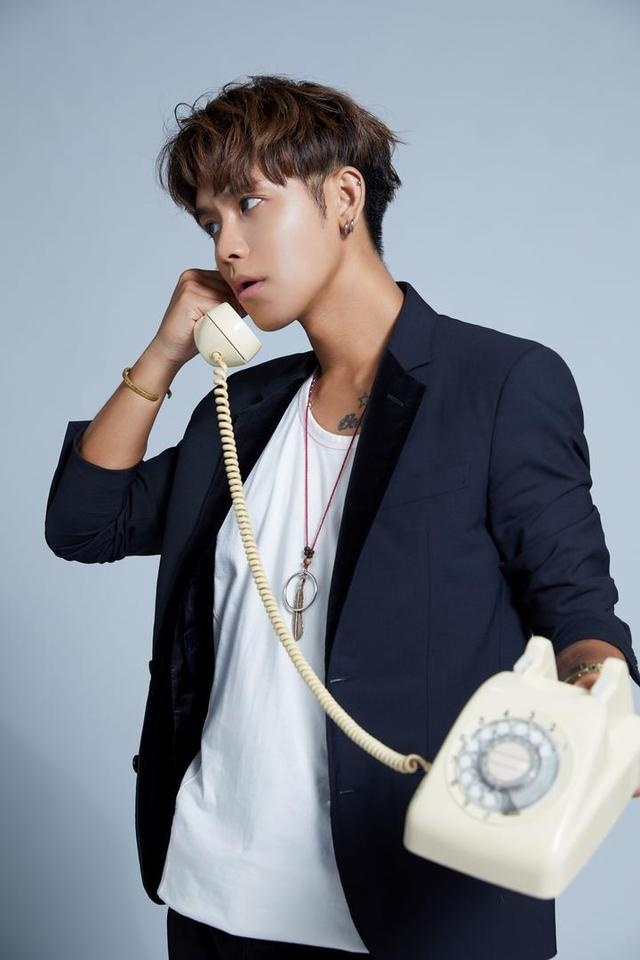 才子鼓鼓自爆学生电话情事,热线花2万追女生