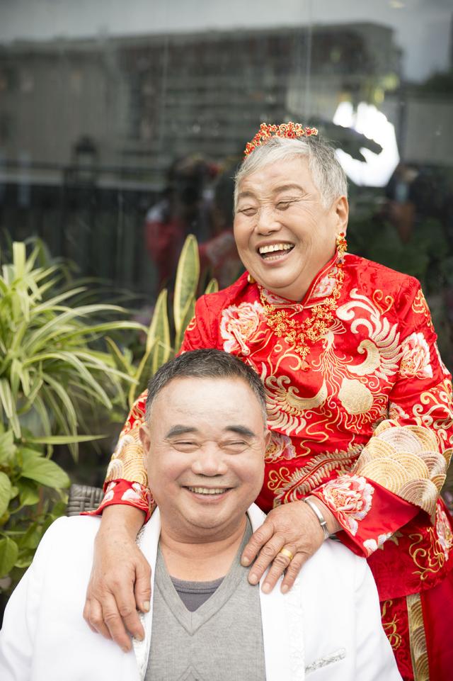 90后用3年时间为100对老人补拍婚纱照,纪念他们的不老爱情