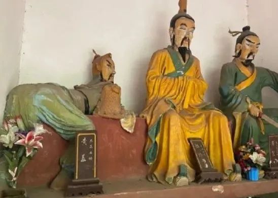 衡山“魔性黄盖雕像” 引热议 管理方：一定会拆