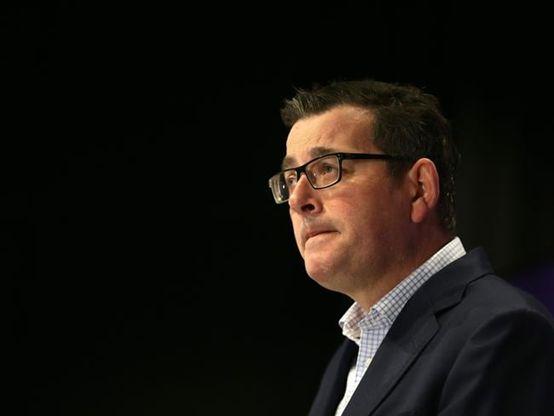 维州州长安德鲁斯先生和他的首席卫生官布雷特·萨顿(brett sutton)