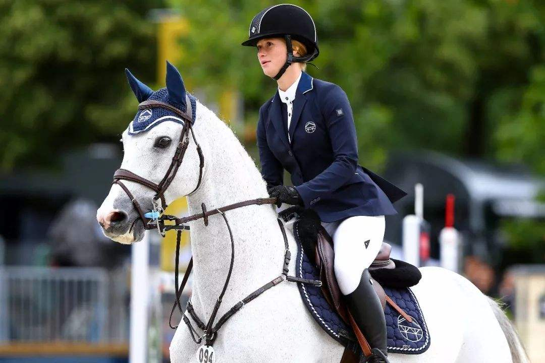 他不是名门望族,也不是腰缠万贯的富二代,只是个在科威特长大的马术