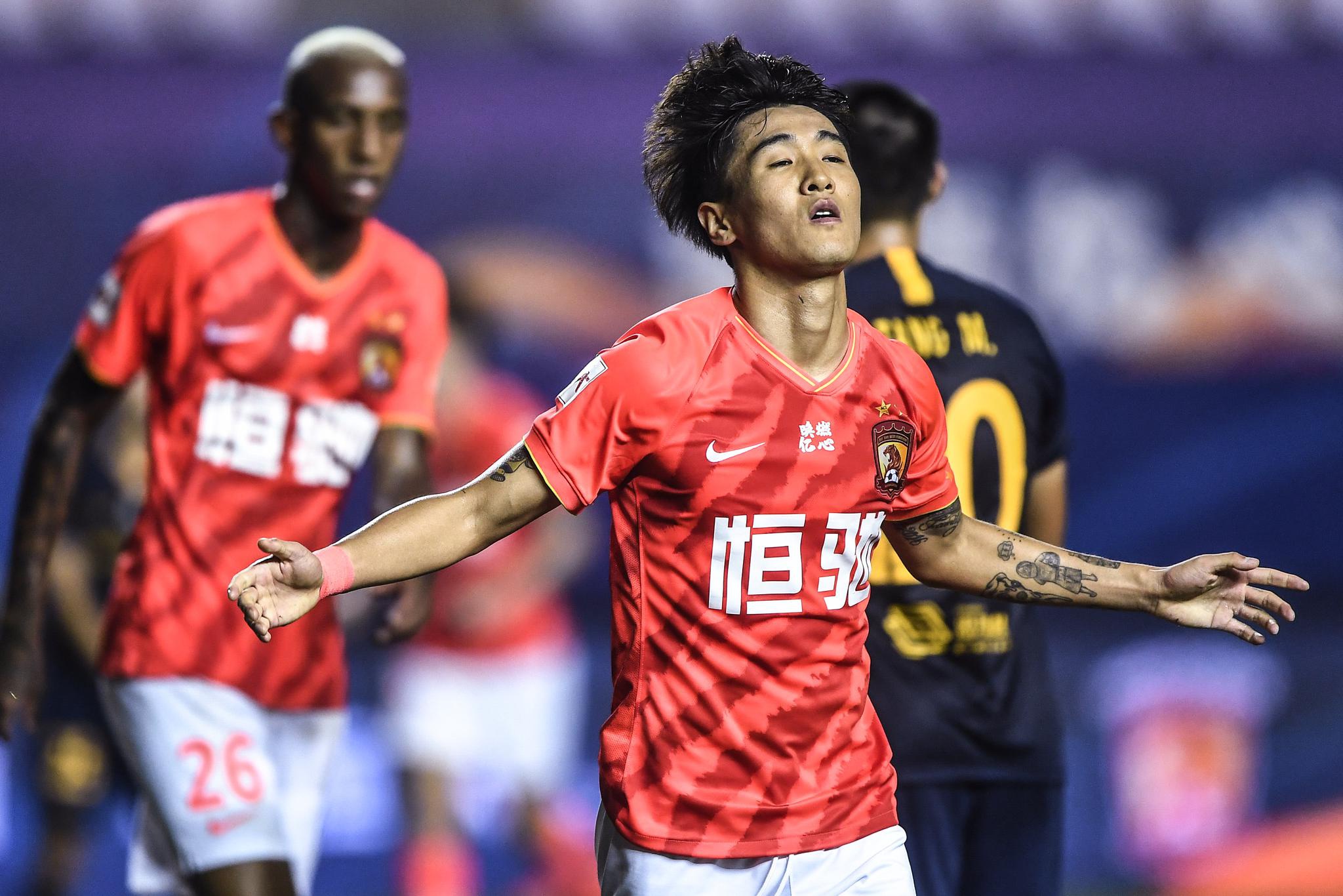 中超综合|两场比赛10粒进球 申花恒大双双取胜