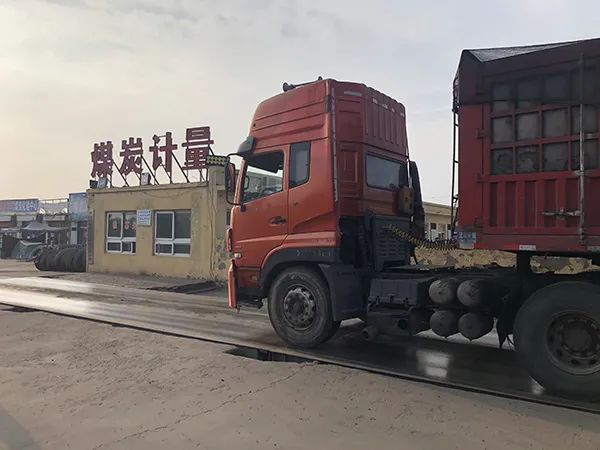 榆林一煤管站新副站长揭黑幕 查扣黑煤却差点被车撞