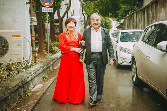 90后用3年时间为100对老人补拍婚纱照,纪念他们的不老爱情