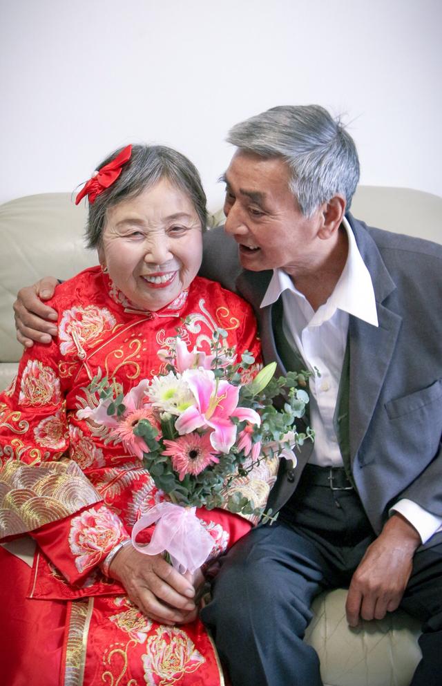 90后用3年时间为100对老人补拍婚纱照,纪念他们的不老爱情