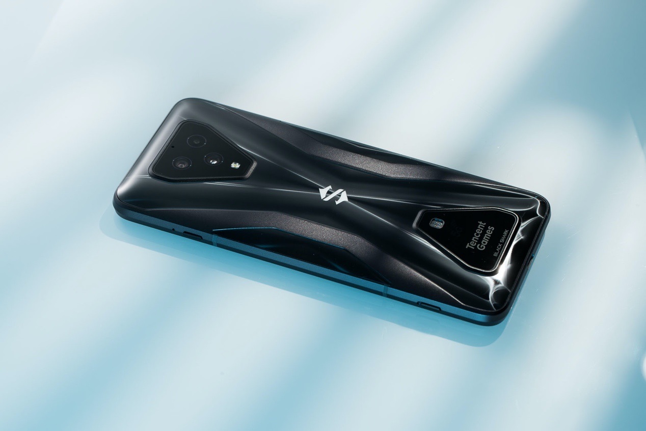 120hz高刷屏270hz采样率腾讯黑鲨游戏手机3s体验评测